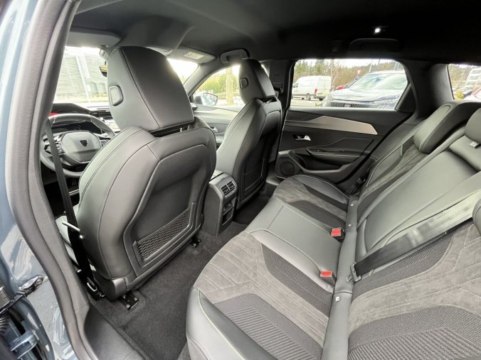 Peugeot 308, Peugeot 308 SW GT Elektromotor 115 kW / 156 k (Baterie 58 kWh), barva šedá