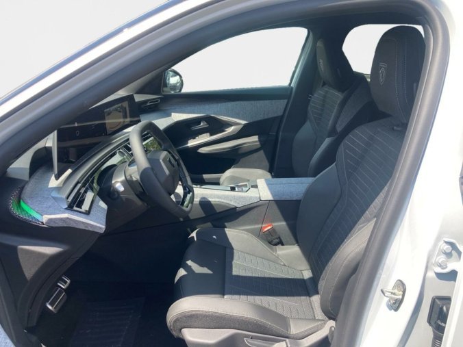 Peugeot 3008, Peugeot 3008 GT Hybrid 145 e-DCS6, barva bílá