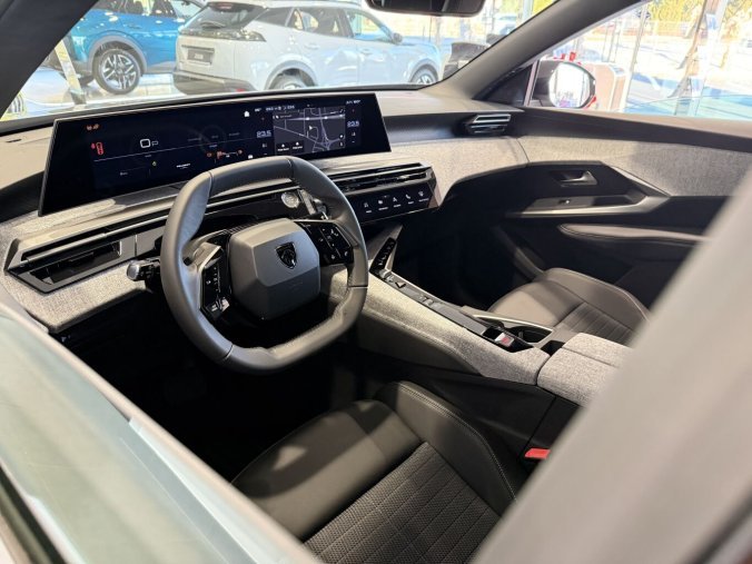 Peugeot 3008, Peugeot 3008 ALLURE Hybrid 136k, Automat, barva šedá