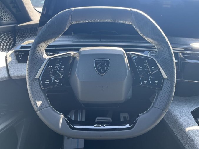 Peugeot 5008, Peugeot 5008 GT Hybrid 145 e-DCS6, barva bílá
