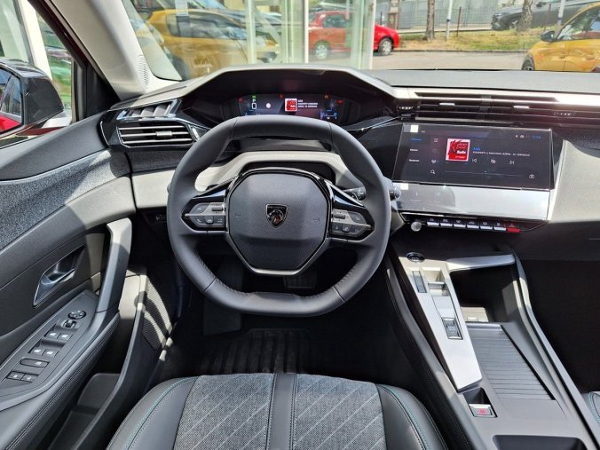 Peugeot 408, Peugeot 408 ALLURE Hybrid 145 e-DCS6, barva červená