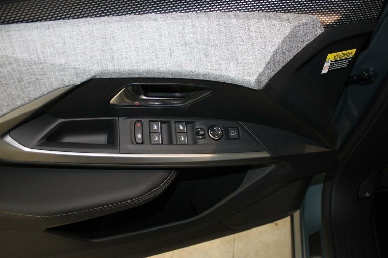Peugeot 5008, Peugeot 5008 GT Hybrid 136 e-DCS6, barva modrá