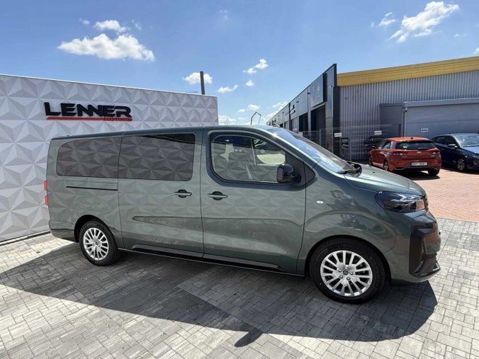 Peugeot Traveller, Peugeot Traveller Active L3 (Long) 2.2 BlueHDi 180 AT, barva zelená
