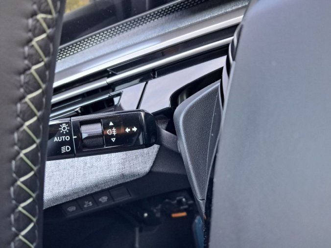 Peugeot 5008, Peugeot 5008 5008 GT Hybrid 145 e-DCS6, barva bílá