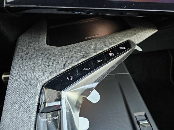 Peugeot 5008, Peugeot 5008 GT Hybrid 136 e-DCS6, barva šedá