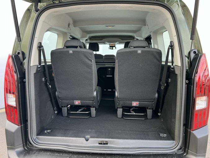 Peugeot Rifter, Peugeot Rifter LONG ALLURE 1,5 BlueHDi S&S MA, barva zelená