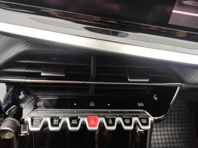 Peugeot 2008, Peugeot 2008 ALLURE 1.2 100k MAN6, barva modrá