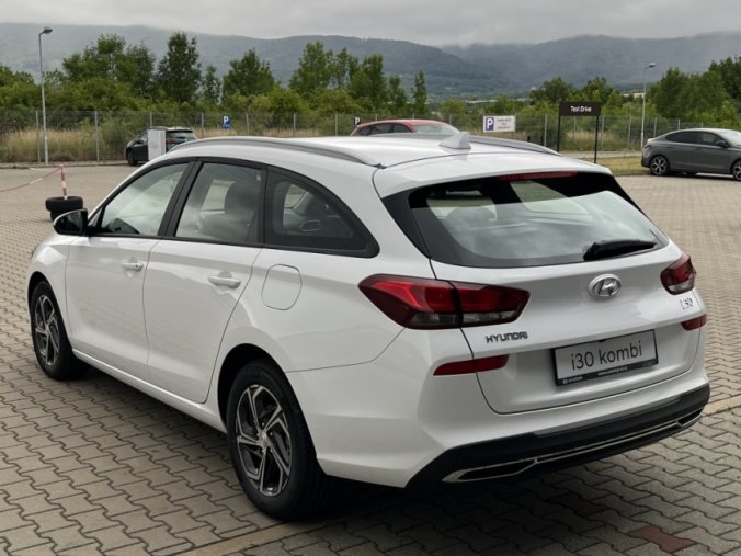 Hyundai i30, 1,5i 81 kW MT, barva bílá