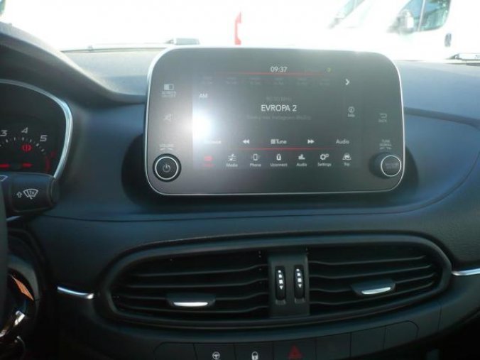 Fiat Tipo, HB 1.4 16v ITALIA Extra, barva stříbrná