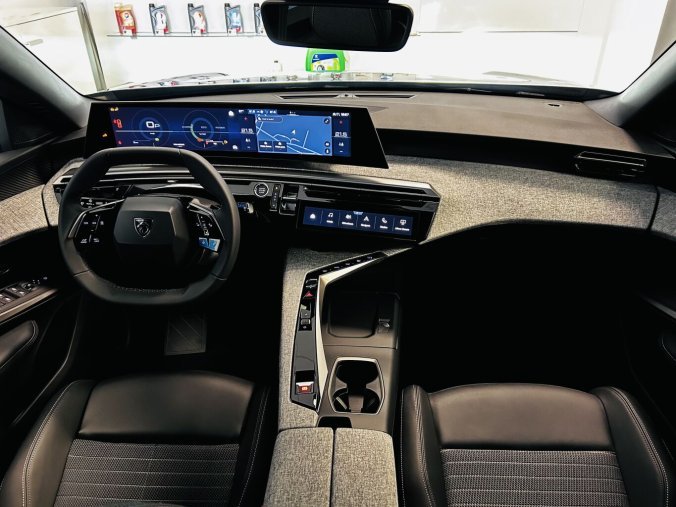 Peugeot 3008, Peugeot 3008 ALLURE Hybrid 145 e-DCS6, barva modrá