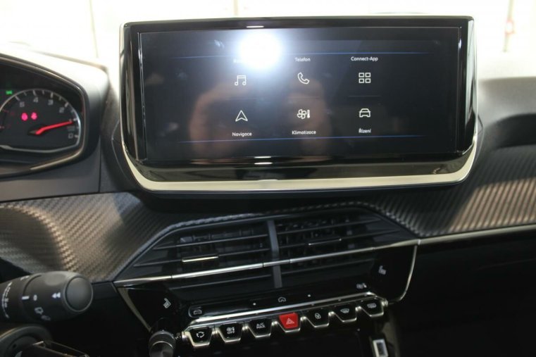 Peugeot 208, Peugeot 208 STYLE PureTech 100 S&S MAN6, barva stříbrná