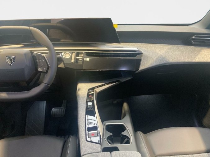 Peugeot 3008, Peugeot 3008 ALLURE Hybrid 136 e-DCS6, barva modrá
