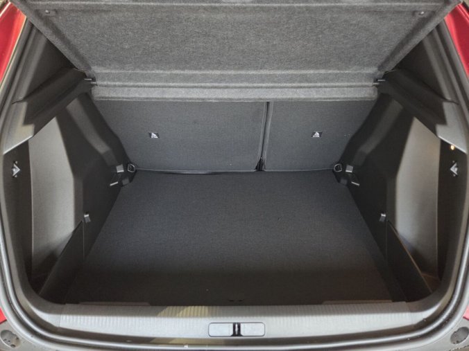 Peugeot 2008, Peugeot 2008 ALLURE 1.2 PT 100k MAN6, barva červená