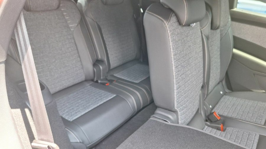 Peugeot 5008, Peugeot 5008 ALLURE Hybrid 145 e-DCS6, barva bílá