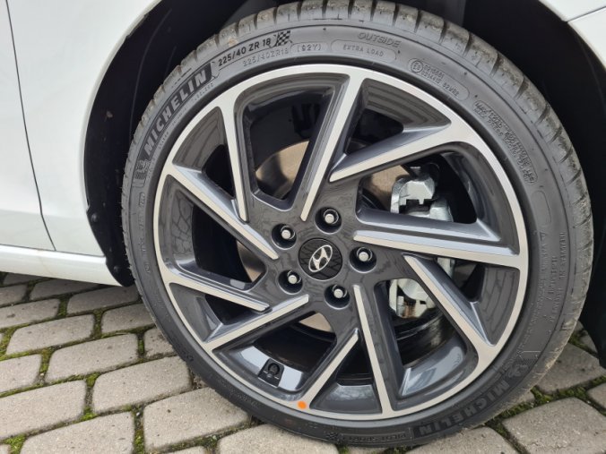 Hyundai i30, 1,5 T-GDI 117 kW iMT MHEV, barva bílá