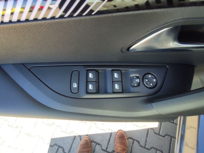 Peugeot 2008, Peugeot 2008 ALLURE 1.2 100k MAN6, barva šedá
