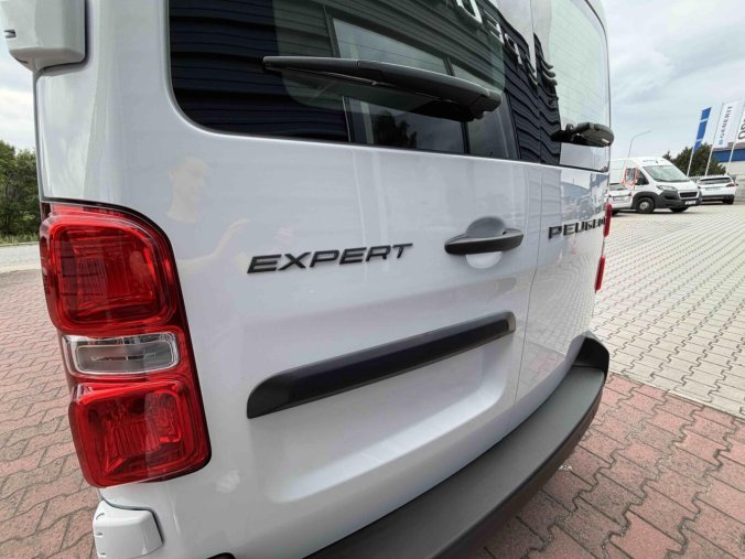 Peugeot Expert, Peugeot Expert Combi L3 2.2 BlueHDi 150 MAN6, barva bílá