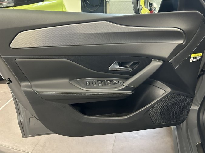 Peugeot 308, Peugeot 308 SW GT Hybrid 145 e-DCS6, barva šedá