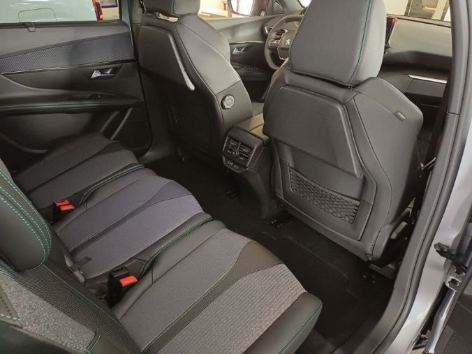 Peugeot 5008, Peugeot 5008 Allure Pack BlueHdi 130k EAT8, barva šedá