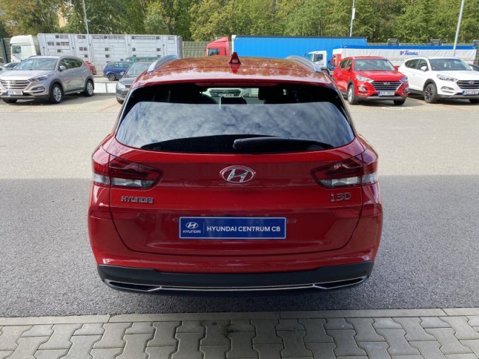 Hyundai i30, 1,5 T-GDI 117 kW iMT MHEV, barva červená