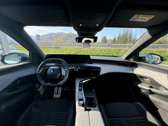 Peugeot 5008, Peugeot 5008 GT Elektromotor 157 kW / 210 k, barva modrá