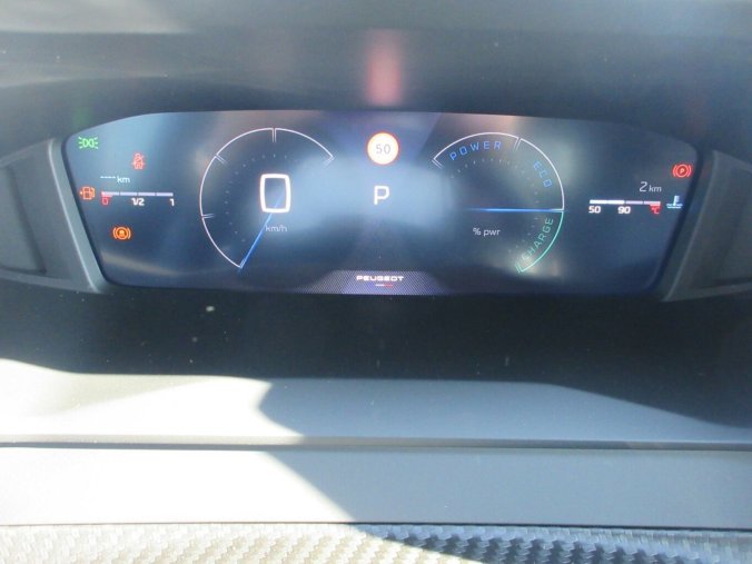 Peugeot 2008, Peugeot 2008 ALLURE Hybrid 145 e-DCS6, barva šedá