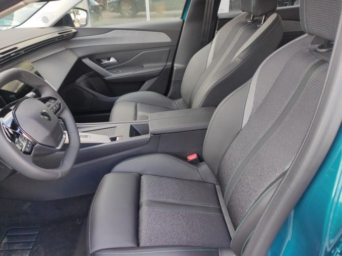 Peugeot 408, Peugeot 408 ALLURE Hybrid 145 e-DCS6, barva modrá