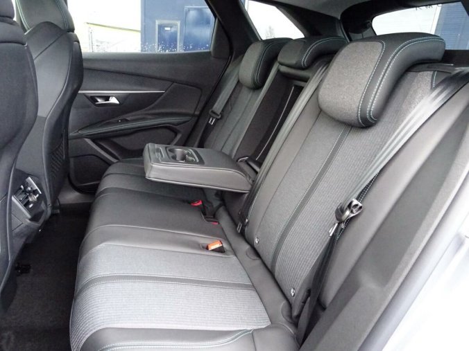 Peugeot 3008, Peugeot 3008 ALLURE 1.2 PureTech 130k MAN6, barva šedá