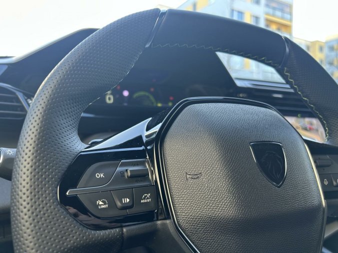 Peugeot 308, Peugeot 308 SW GT Hybrid 145 e-DCS6, barva bílá