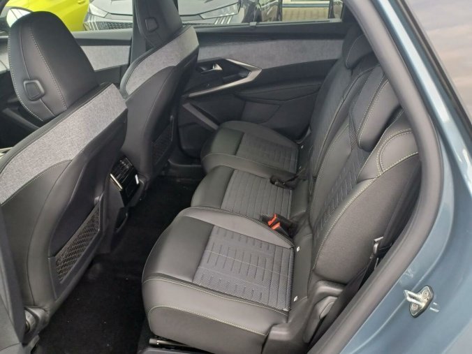 Peugeot 5008, Peugeot 5008 GT Hybrid 136 e-DCS6, barva modrá