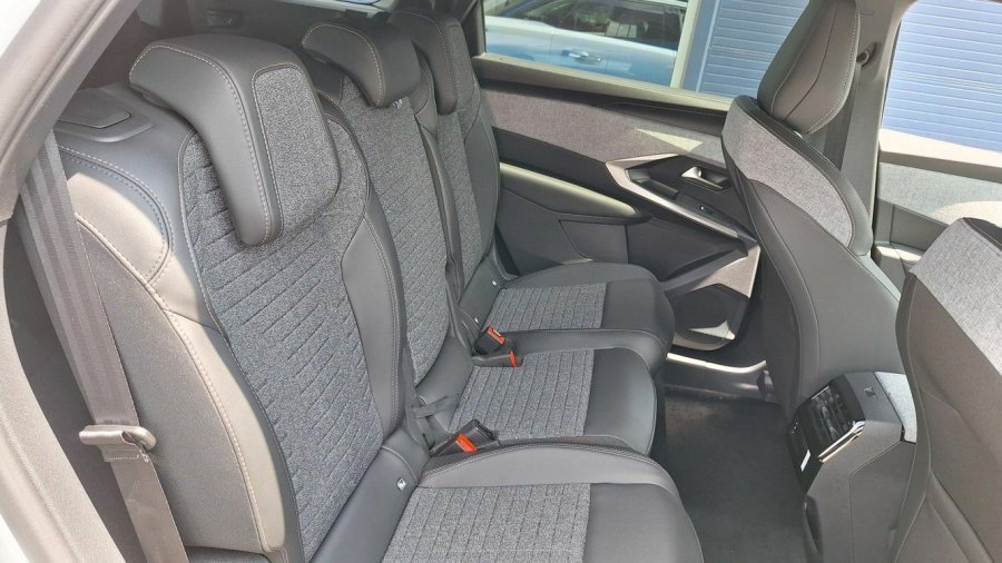 Peugeot 5008, Peugeot 5008 ALLURE Hybrid 145 e-DCS6, barva bílá