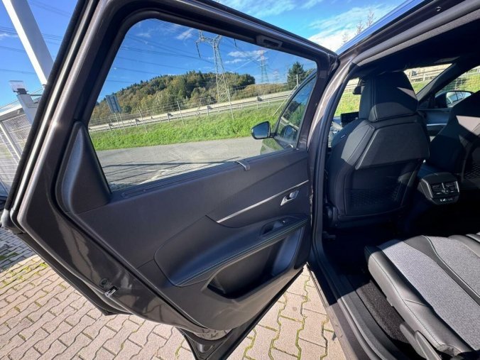 Peugeot 5008, Peugeot 5008 ALLURE PACK BlueHDi 130 EAT 8, barva šedá