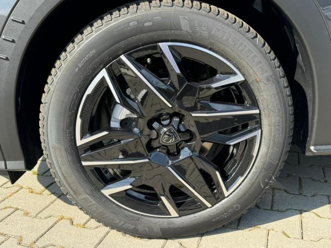 Peugeot 3008, Peugeot 3008 ALLURE Hybrid 136 e-DCS6, barva šedá