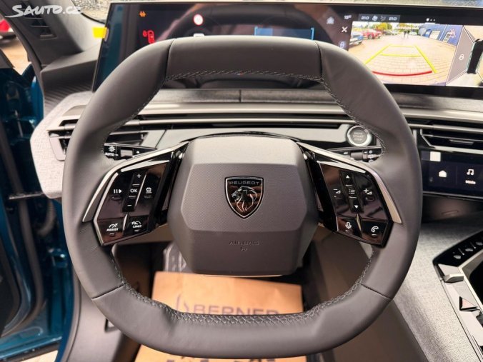 Peugeot 5008, Peugeot 5008 ALLURE Hybrid 145 e-DCS6, barva modrá