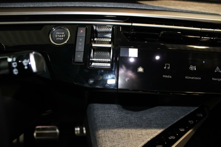 Peugeot 5008, Peugeot 5008 GT Hybrid 136 e-DCS6, barva modrá