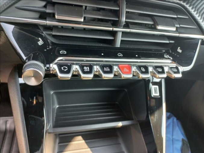 Peugeot 2008, Peugeot 2008 1,2 STYLE Hybrid 145 e-DCS6, barva bílá