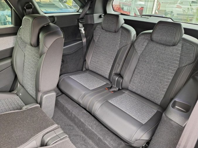 Peugeot 5008, Peugeot 5008 ALLURE Hybrid 145 e-DCS6, barva šedá
