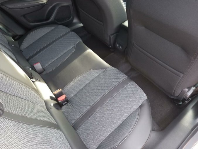 Peugeot 2008, Peugeot 2008 ALLURE 1.2 PureTech 7 let zár., barva šedá