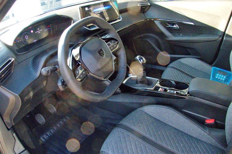 Peugeot 2008, Peugeot 2008 ALLURE PureTech 100 S&S MAN6, barva modrá