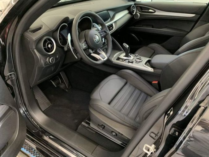 Volvo XC60, B5 2.0L 250+14 HPAT8 AWD CORE, barva šedá