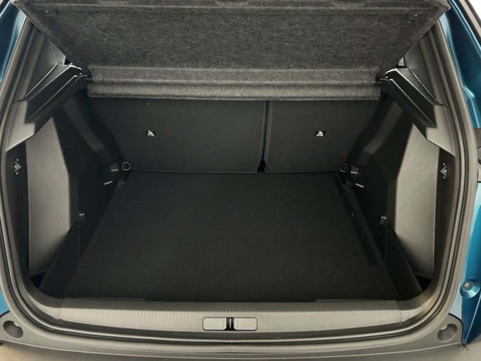 Peugeot 2008, Peugeot 2008 ALLURE Hybrid 110 e-DCS6, barva modrá