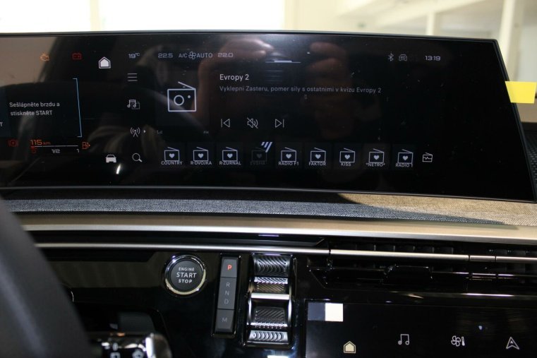 Peugeot 5008, Peugeot 5008 GT Hybrid 136 e-DCS6, barva modrá