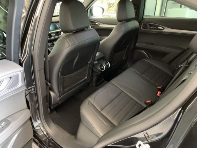 Volvo XC60, B5 2.0L 250+14 HPAT8 AWD CORE, barva šedá