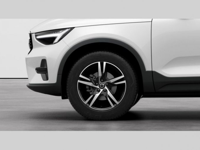 Volvo XC40, T2 1.5L 129 HP AT8 FWD ESSENTI, barva bílá