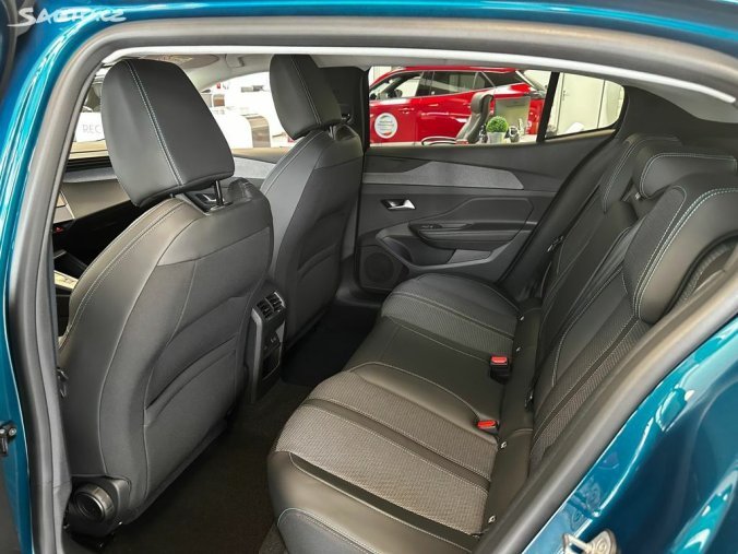 Peugeot 408, Peugeot 408 ALLURE Hybrid 145k e-DCS6, barva modrá
