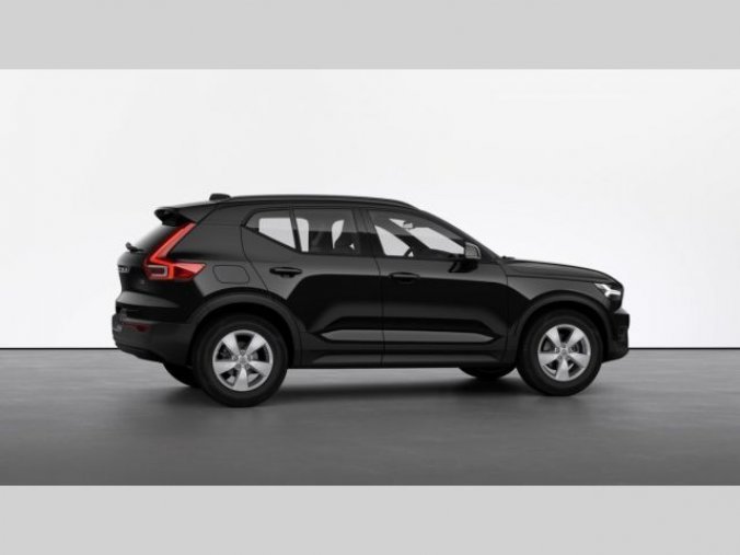 Volvo XC40, T2 1.5L 129 HP MOMENTUM CORE M, barva černá