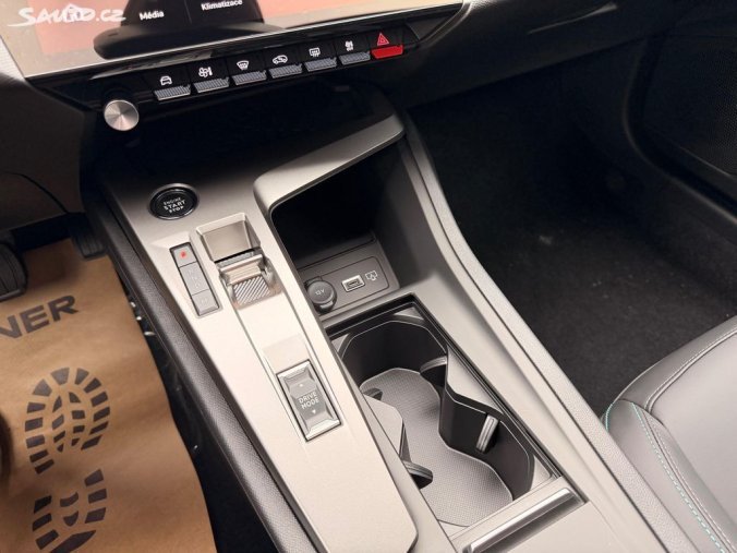 Peugeot 408, Peugeot 408 ALLURE Hybrid 145 e-DCS6, barva bílá