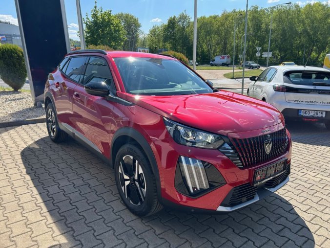 Peugeot 2008, Peugeot 2008 ALLURE Hybrid 145k e-DCS6, barva červená