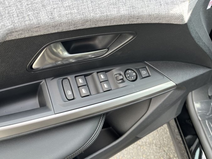 Peugeot 5008, Peugeot 5008 ALLURE Hybrid 145 e-DCS6, barva černá