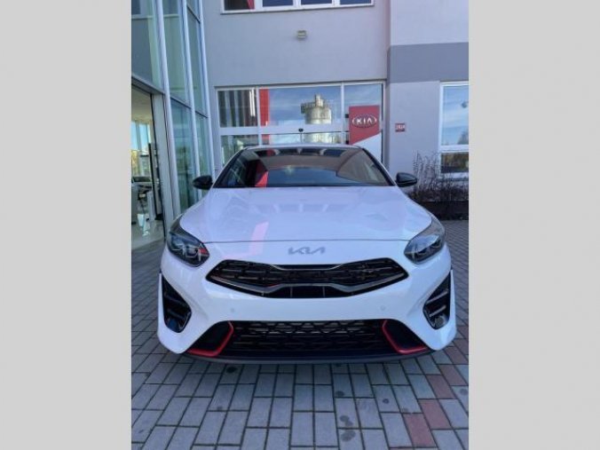 Kia ProCeed, 1.6 T-GDi GPF 7DCT GT MY23, barva bílá